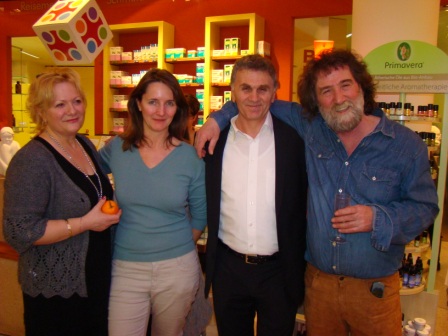 Barbara und Destan Gashi mit Gästen aus Shkodra